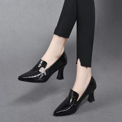 Spitze High Heels Damen Herbst neu Strass quadratische Schnalle tief ausgeschnitten Stiletto Mode Schuhe Steinmuster Kuh Lackleder Damen Schuhe