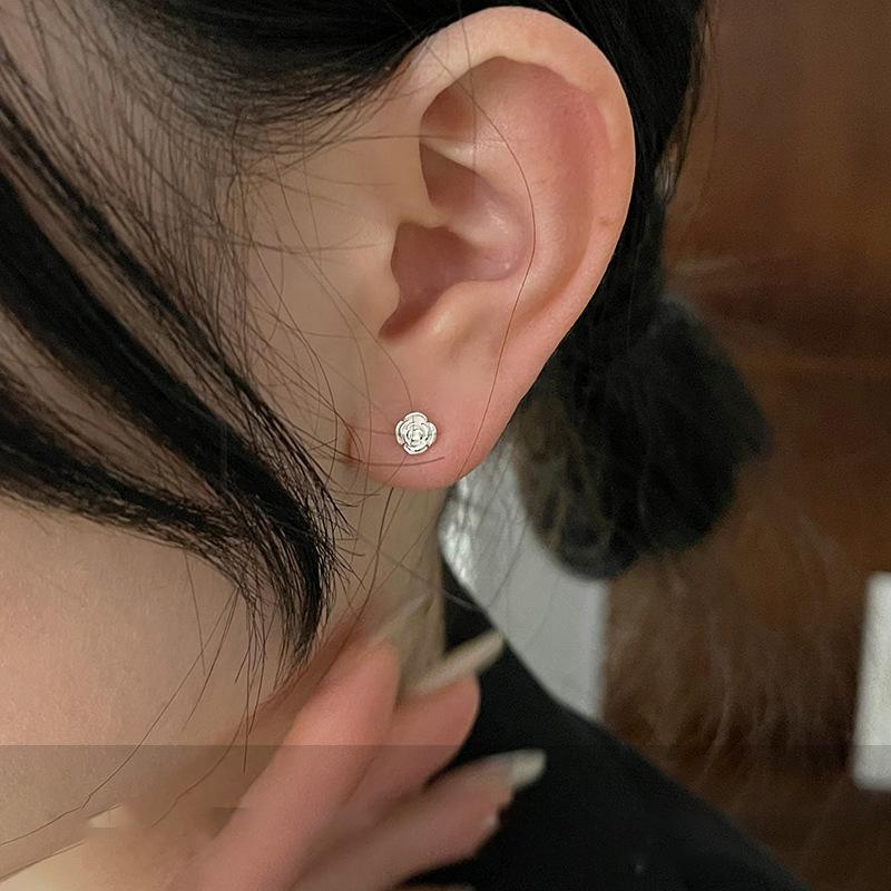 Small rose flower stud earrings women's niche design sense personalized earrings light luxury high-end temperament earrings