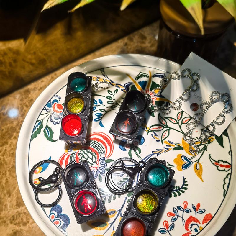 Mini Ampel Schlüsselanhänger - Süßes Geschenk für Rucksack oder Schultasche