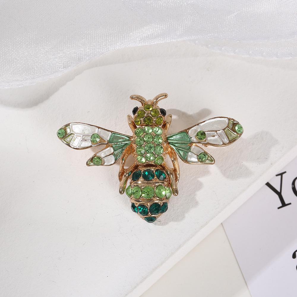 Bee-Style Pearl & Rhinestone Brooch – Elegant Women's Pin & Corsage Accessory