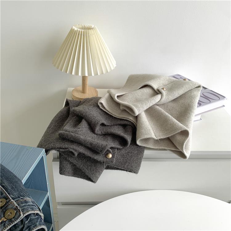 Korean-Style Slimming Knitted Vest with Gold Buttons - Women's Round Neck, Loose Sleeveless Top