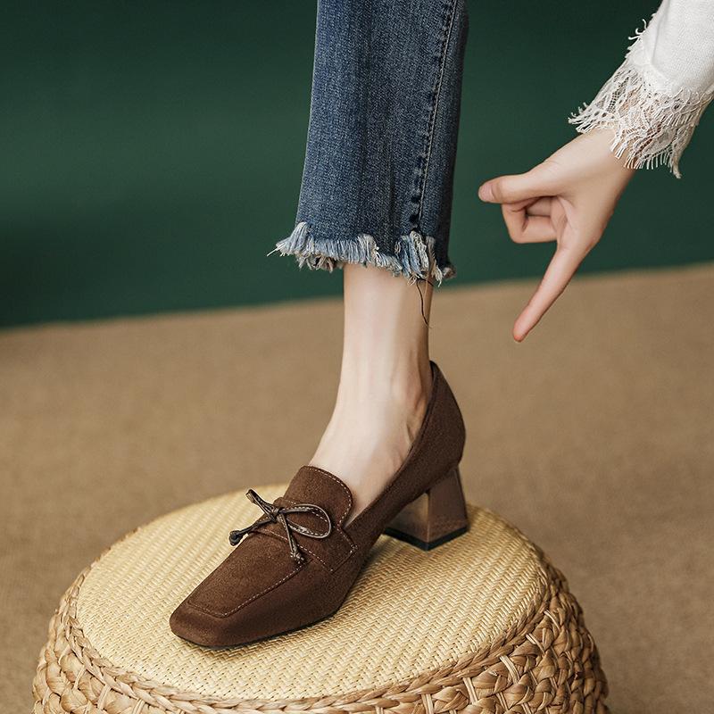 

Туфли-лодочки на высоком каблуке с квадратным носком, осенне-зимние, с бантом, женские, новый стиль, коричневые, ретро, на толстом каблуке, одинарные 39 темно-коричневого