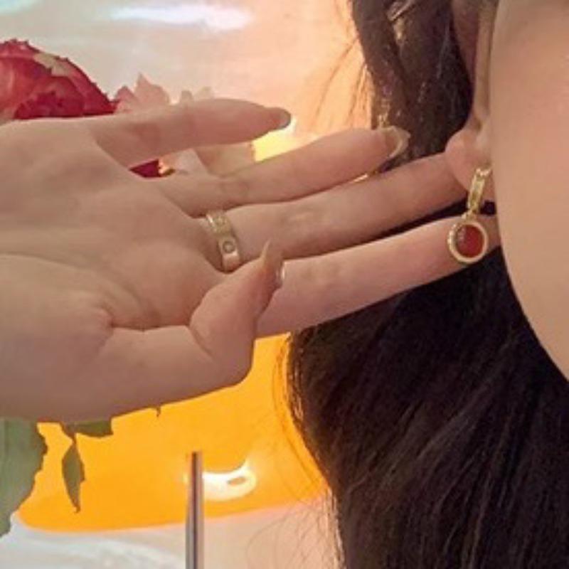 Retro Rote Katzenaugen-Ohrringe Nische Leichter Luxus Senior-Sinn Ohrring Temperament Ohrringe Ohrbügel Mode Quadratische und Runde Gesichts-Ohrringe