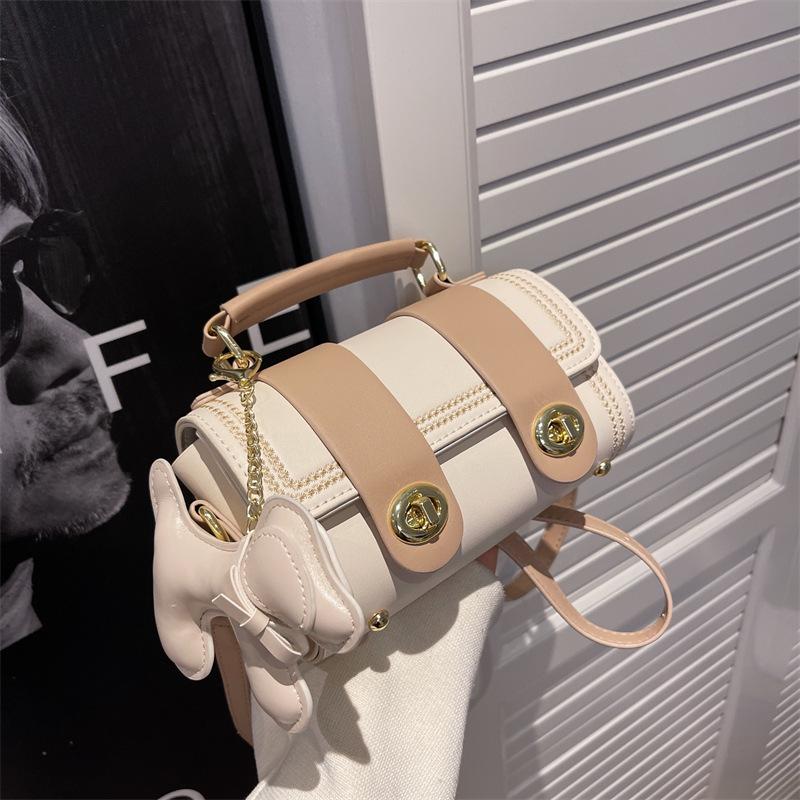 High-end Small Bag Women's 203 Winter New Texture Versatile Messenger Bag Popular Fashion Shoulder Small Square Bag