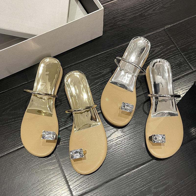 Slippers Women's Summer Wear Rhinestone Cover Toe Flat Bottom Fashion Versatile Slope Heel Beach Cool Slippers