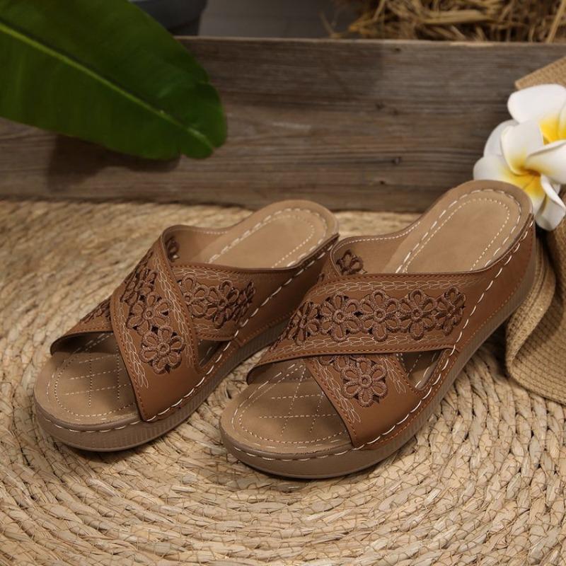 

Большого размера танкетка крест с тапочками женские летние новые полые модные сандалии женские 43 светло-коричневого