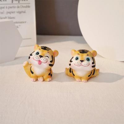 Figurka tygra Pryskyřice Roztomilá kreslená soška tygra Ozdoba Miniatury Stolní dekorace do auta