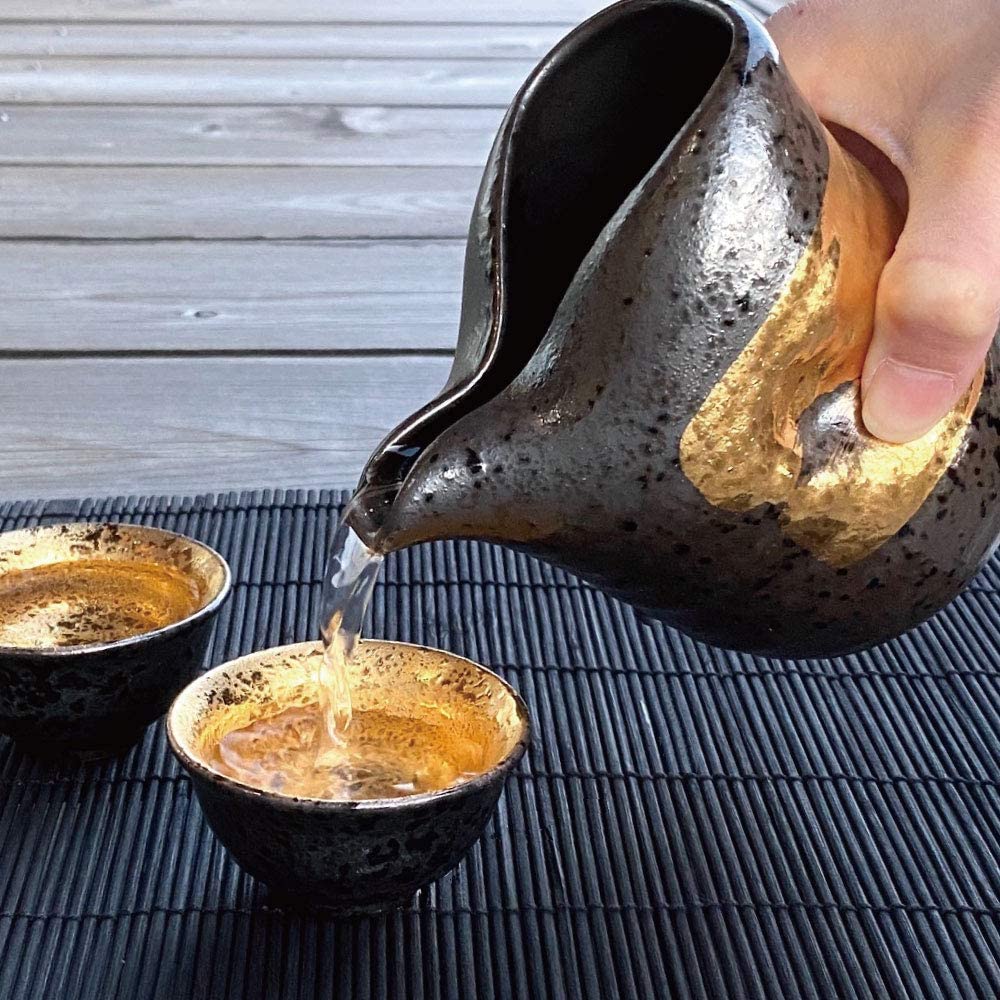 Stilvolles Sake Tokkuri Mino Schwarz und Hergestellt in Japan Set, (Kalter Sake), 2,2 Tassen Fassungsvermögen, Ware, Gold,