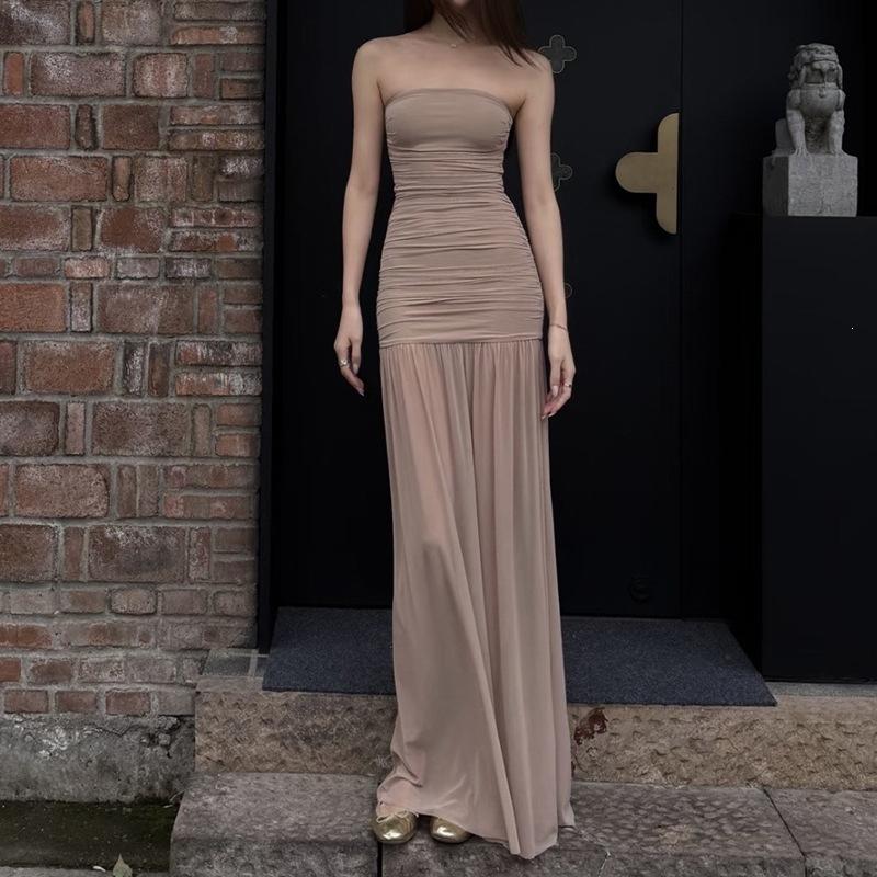 2026 is comparable to the new summer elegant temperament personalized fashion design tube top solid color medium and long dress