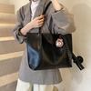 Solid color crossbody underarm bag 2025 new retro tote bag Korean version casual commuting large capacity shoulder bag