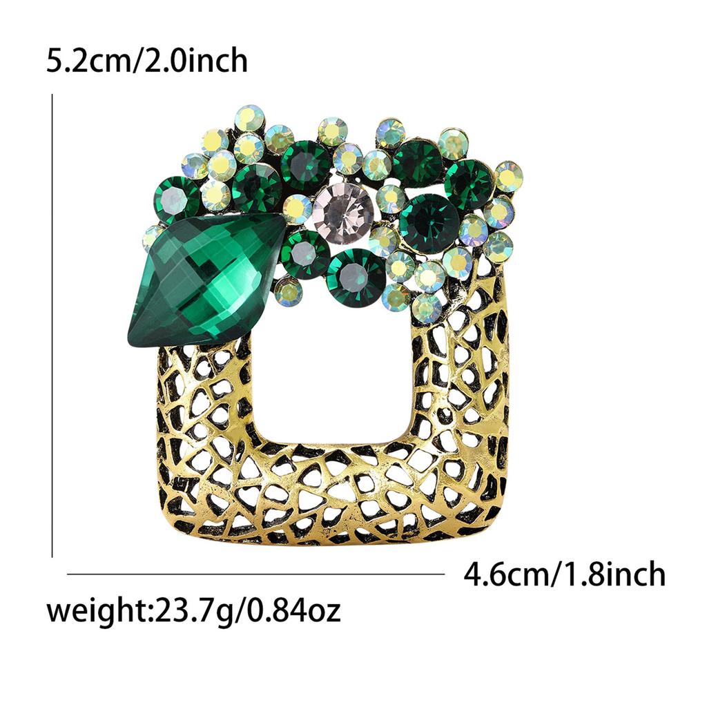 Retro-Leichtluxus hohler quadratischer Blumenkranz Brosche Zubehör modische Luxus geometrische hohle Kristallbroschen