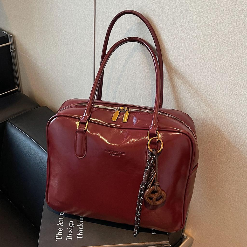 2025 new Korean niche retro briefcase fashionable large-capacity commuter shoulder bag briefcase women