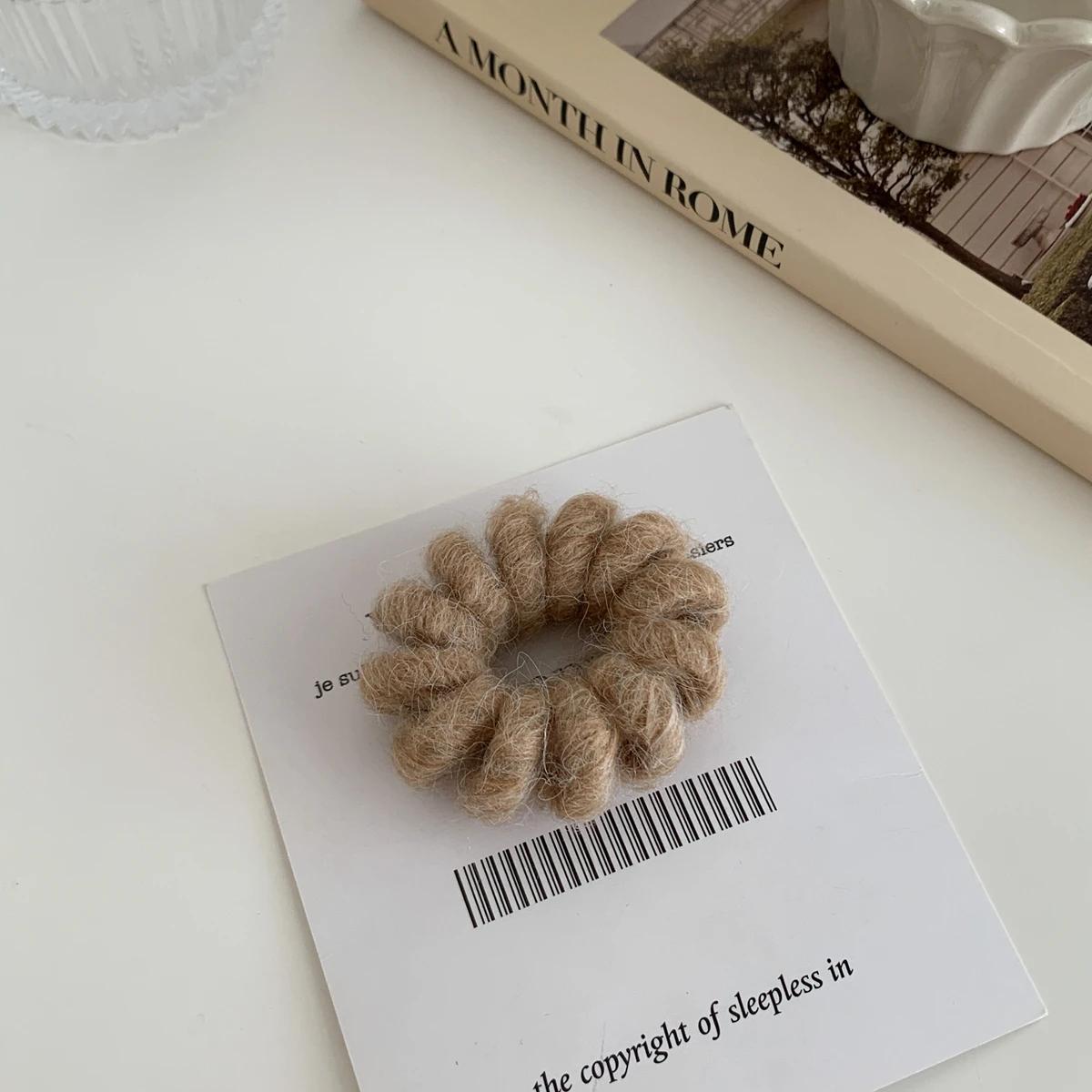 

Зимняя пушистая резинка для волос из телефонного провода, шерстяная, большого размера, спиралевидной формы, из каучука, эластичная, милые аксессуары для девочек и женщин