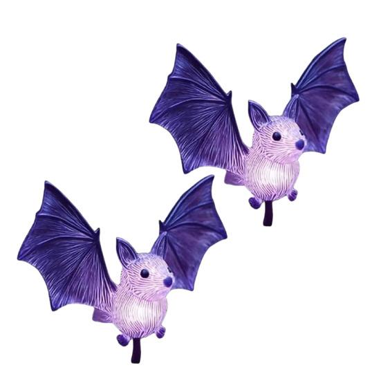 

Хэллоуинский садовый светильник на солнечной батарее в виде летучей мыши, всепогодный, 3D-фигурка летучей мыши фиолетового цвета со штырем, наружный ночной светильник для патио, двора, газона, декор 2pcs