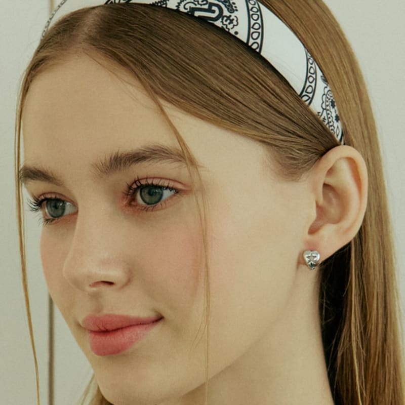 VVV Volume Heart One-Touch Earrings