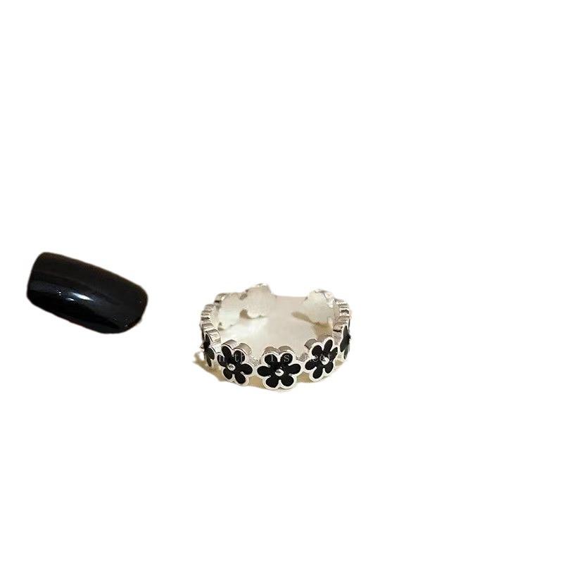 Black Glazed Vintage Floral Open Ring for Women – Elegant Statement Piece