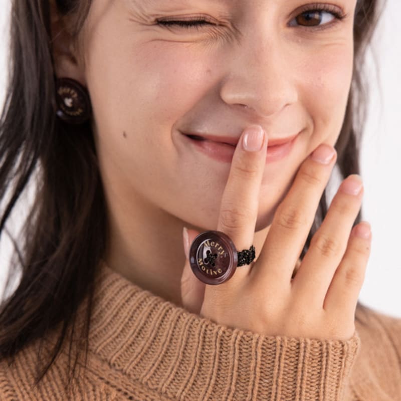 MERRYMOTIVE Merry,Motive Signature Button with Knit Ring (Wine)