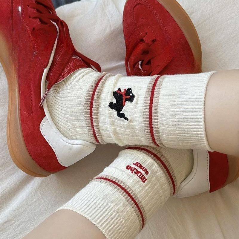 Autumn and Winter School Style A/B Side Socks with Female Embroidery, Unique Stripes, Cute Cartoon Dog Dui Dui Socks