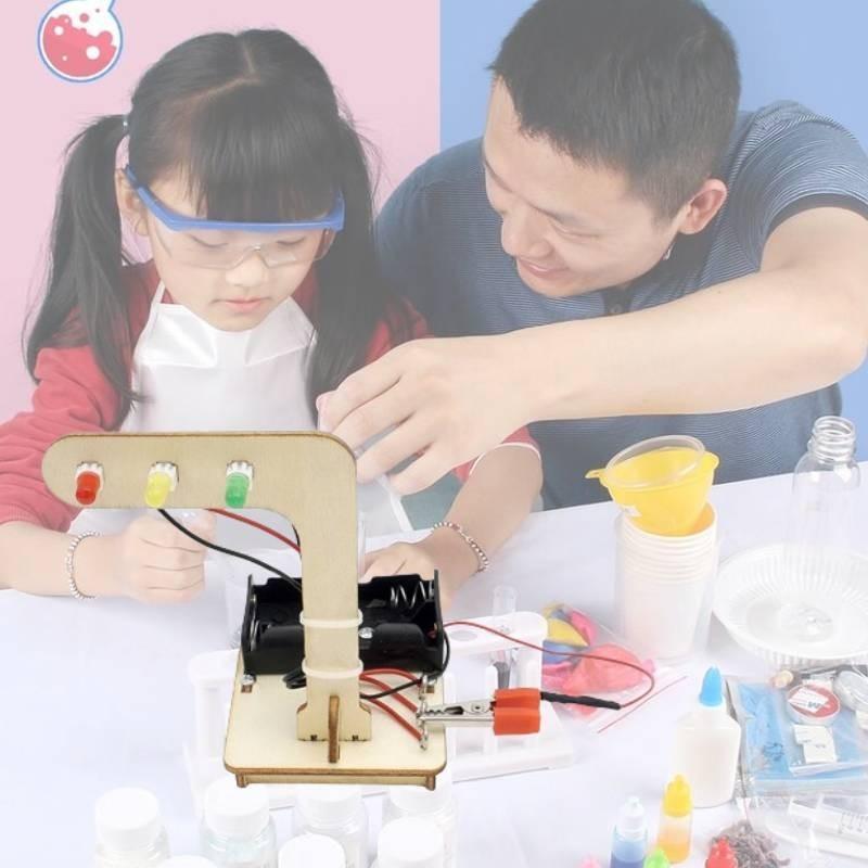 Educational Traffic Signal Light Diy Toy Kit For Kids Wooden Material Customizable Stem Science Experiment