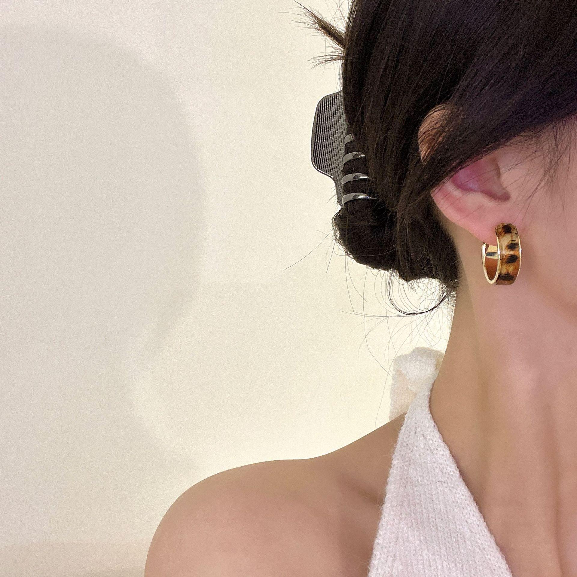 

S925 Retro Leopard Print Stud Earrings - Korean Niche Design with Feminine Cool Style