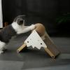 Langlebiges und langlebiges vertikales Katzenkratzbrett mit Sisalball für endlosen Spaß