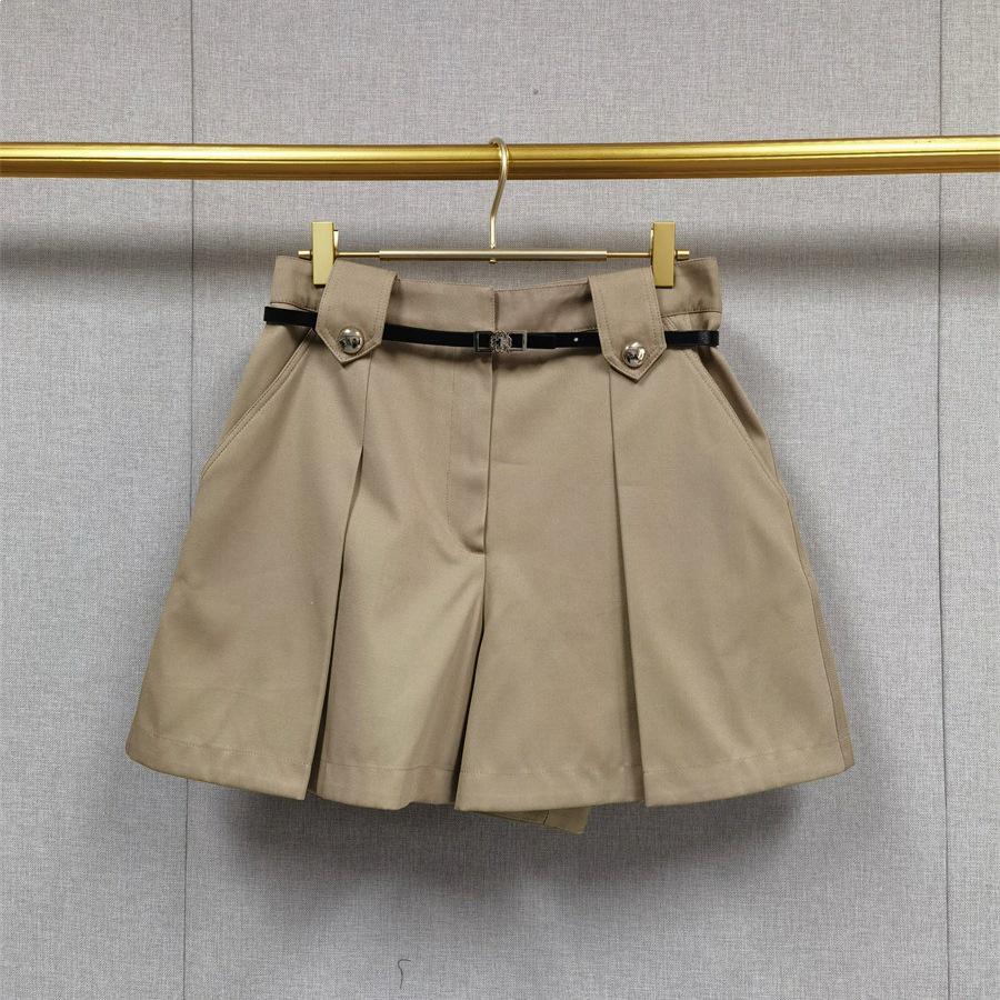2026 Early Spring Women s French Pleated Khaki High-Waist Shorts with Belt Decor. L