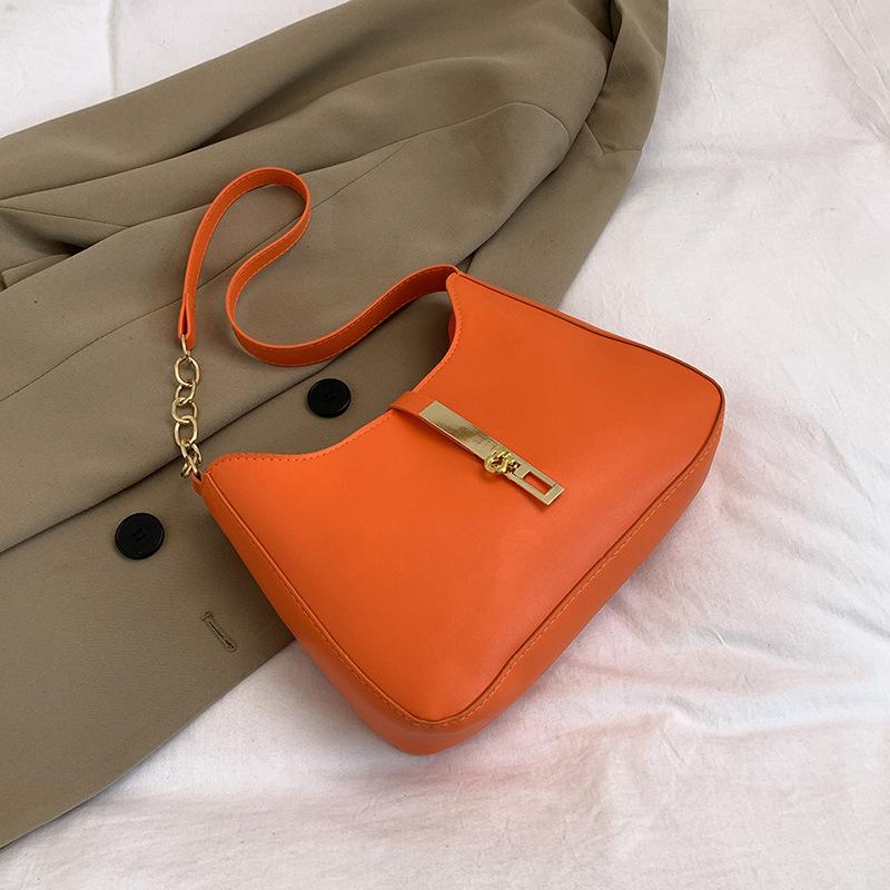 

Нишевый дизайн атмосферная женская сумка для通勤 летняя новая однотонная высокотекстурная портативная на плечо под мышку оранжевый