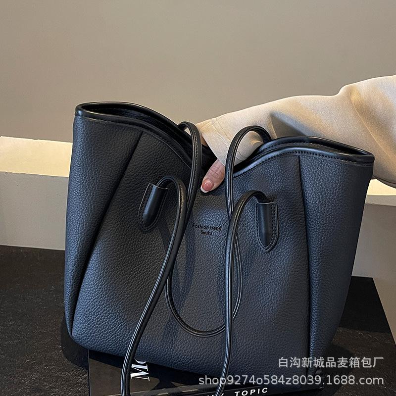Explosive large-capacity soft-sided casual shoulder bag 2025 new retro underarm bag commuter tote bag