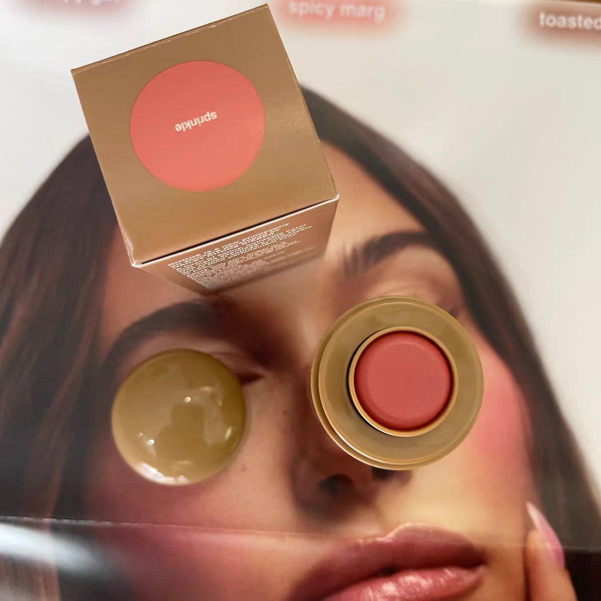 

Rhode Skin от Хейли Персиковый/Гуавовый Желейный Бальзам для Губ - Увлажняющий и Питательный Мягкий Уход за Губами, Новое Цветовое Издание в Чехле для Телефона.