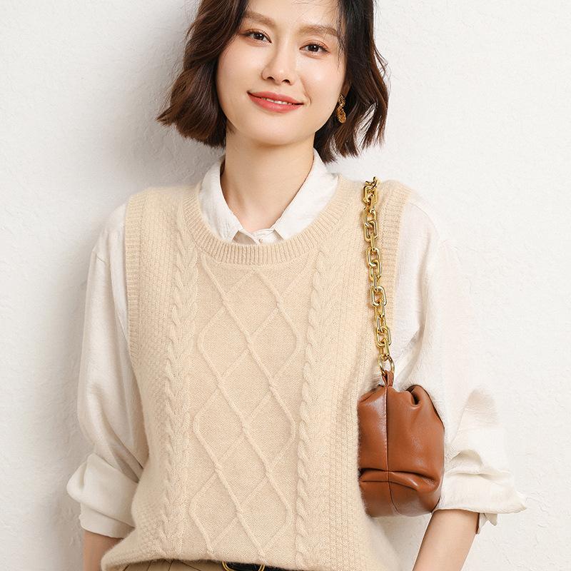 Round Neck Jacquard Cardigan Vest for Women In Autumn and Winter New Loose and Versatile Knitted Sleeveless Vest Warm Top