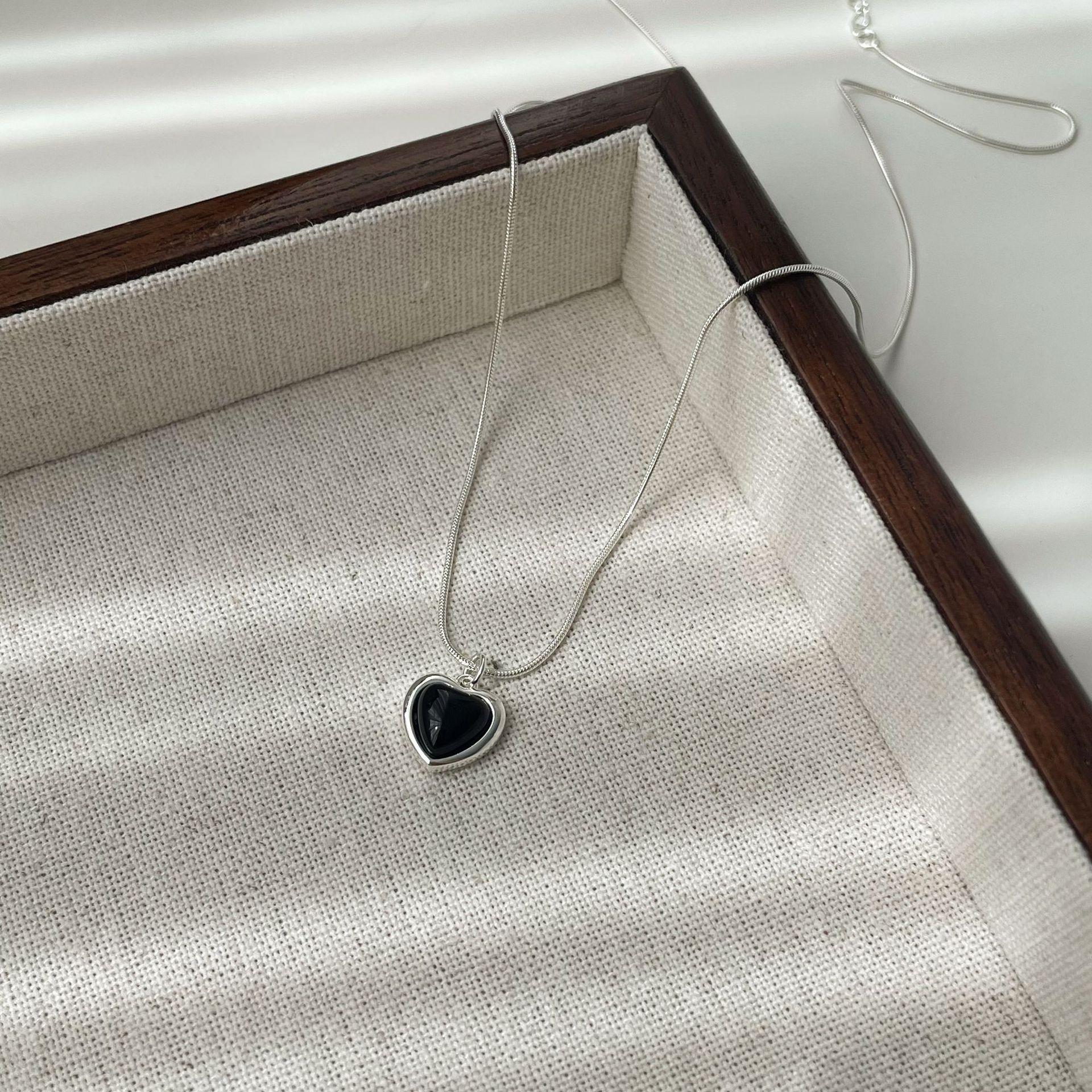 Simple ins cold wind 925 sterling silver love black agate necklace women s retro peach heart collarbone chain 925 sterling silver