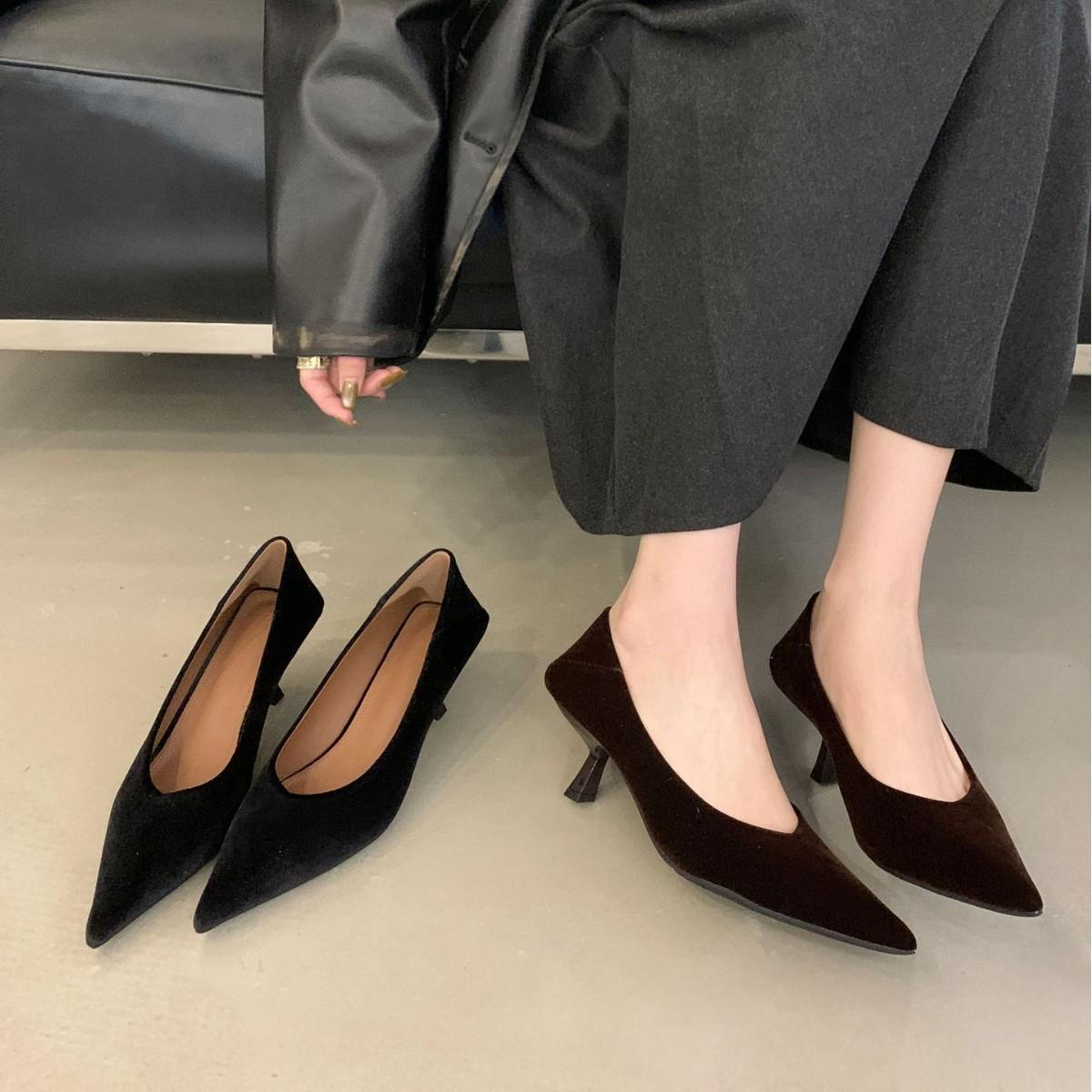 

2025 new Korean version pointed head shallow mouth foot cover soft sole commuter work thin heel women s shoes 39 кофейный
