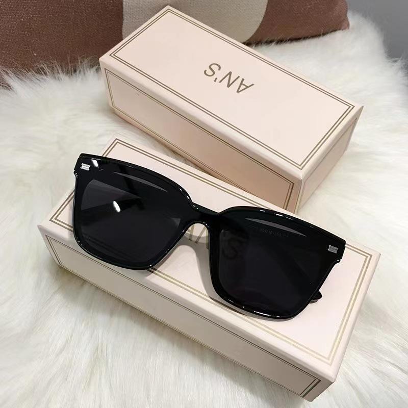 Trendy Retro High-End Oversized Sunglasses - Unisex Design for a Slim Look