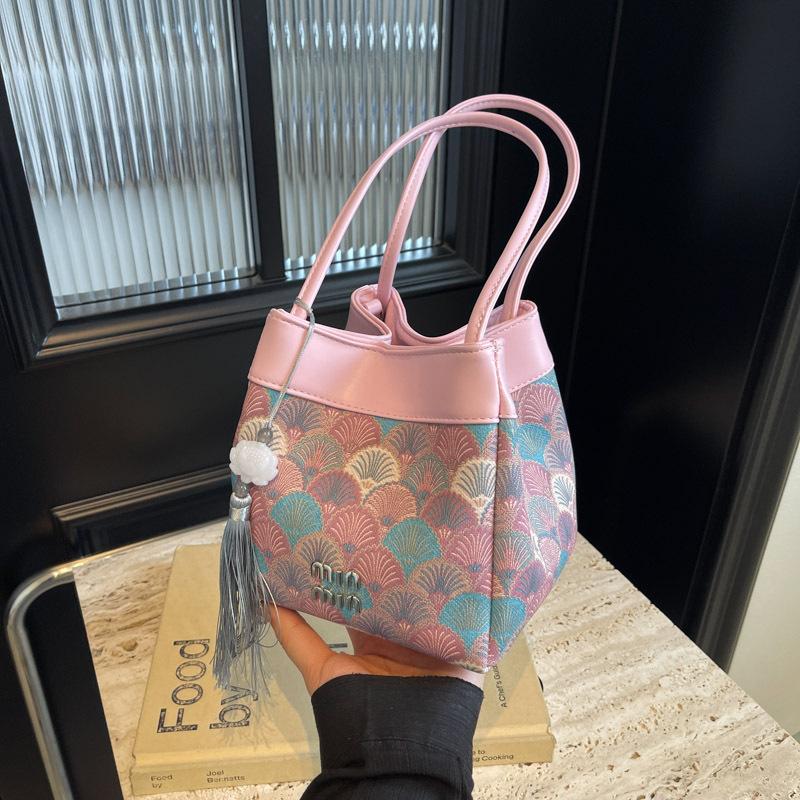 

Bags women s bag 2025 new fashion fringed shoulder bag new Chinese fan-shaped retro embroidered messenger bucket bag tide рожевий