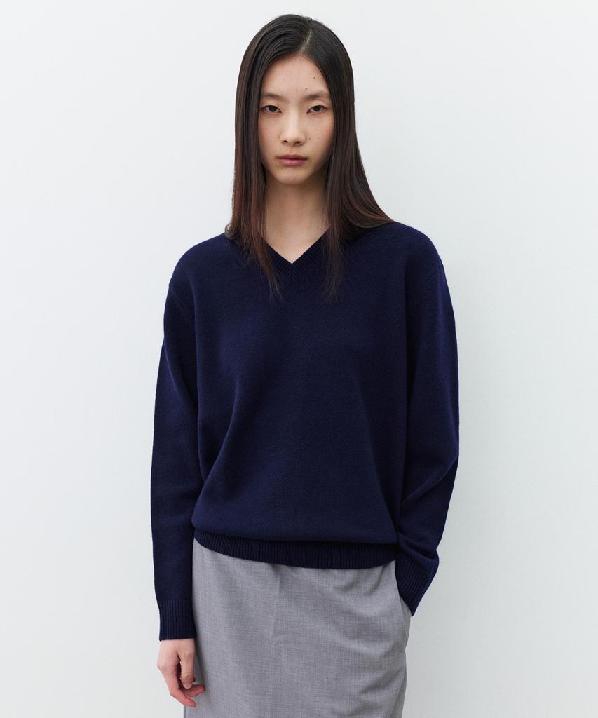 SUARE WOMEN 100% Fine Merino Wool V-Neck Knit Navy