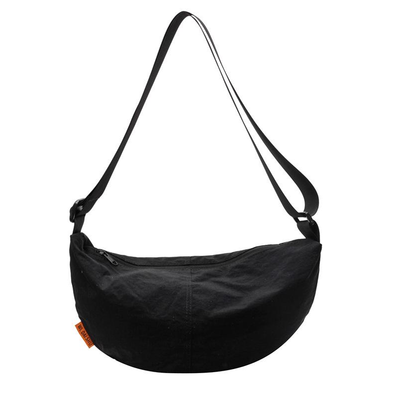 2025 new casual style light and versatile sports dumpling bag niche design fashionable commuter travel messenger bag women