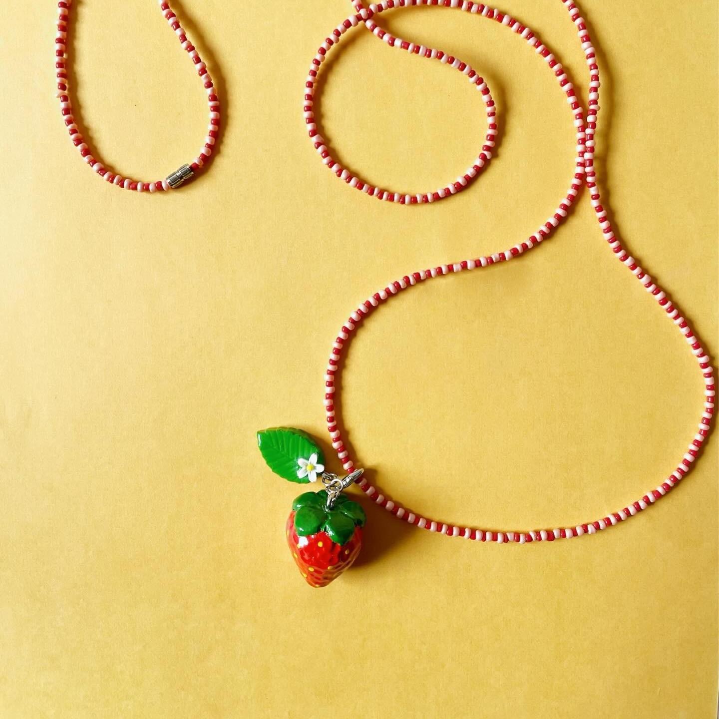 Dopamine Fruit Necklace Colorful Beaded Banana Strawberry Orange Pendant Flower Leaf Decoration