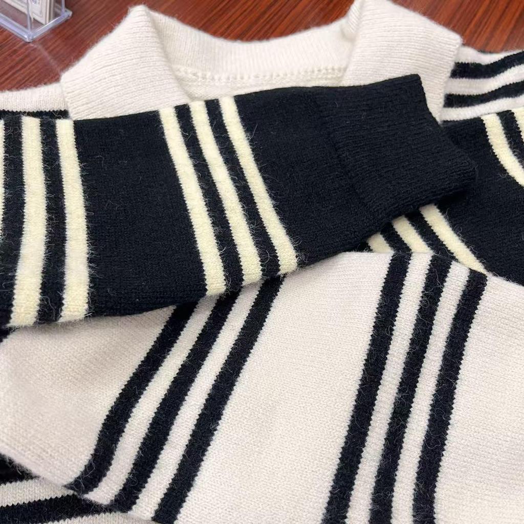 Women's Korean-Style Long-Sleeve Knit Sweater with Contrasting Stripes and Small Lapel - Versatile and Casual Pullover