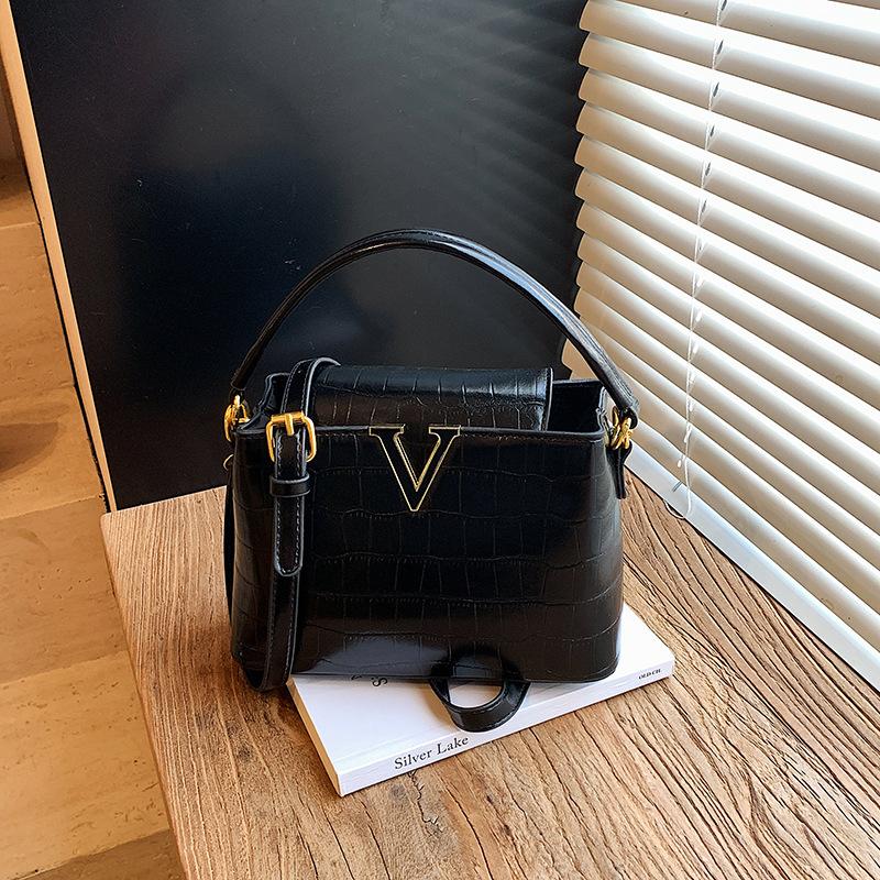 Women's Bag - High-end Style, Versatile for Daily Use, Suitable for Office Wear, Small Handbag for Carrying Essentials.