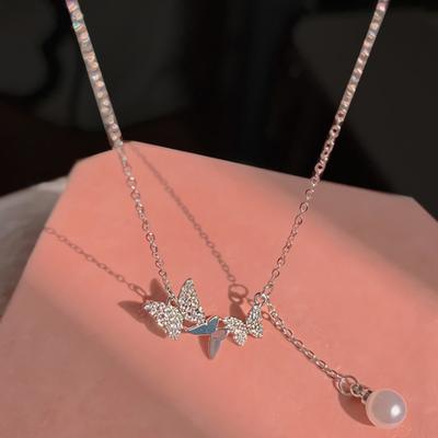 Women's Baby Butterfly Pearl Necklace In Surgical Steel