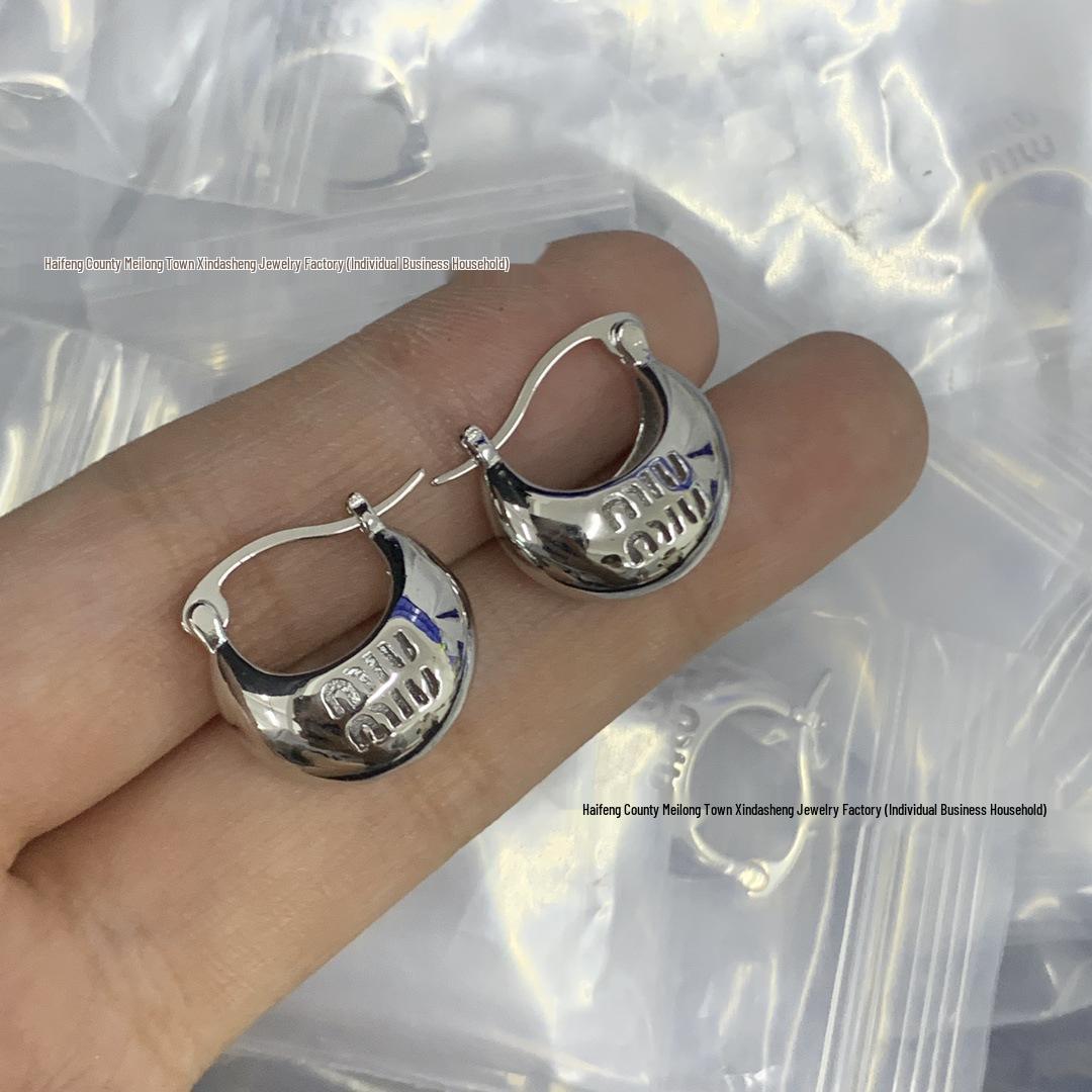 

Серьги-пусеты Miu Miu Сердце Эмаль - Женская Мода Универсальные Высокая Версия Ювелирные Изделия с Буквами Miu