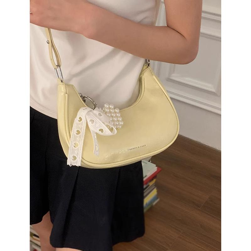 French Niche Underarm Bag Women's 2025 New Fashion Simple Shoulder Crescent Bag Casual Commuting Versatile Messenger Bag