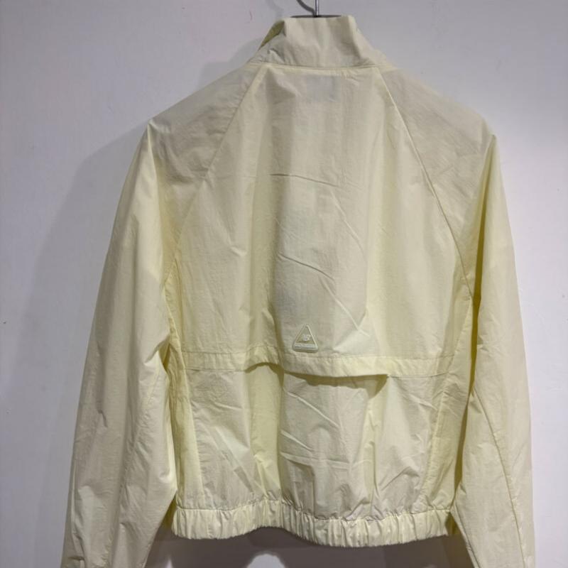NeW Balance W LightWeight Semi Crop Woven Jacket nbnaf2W412 Light yelloW