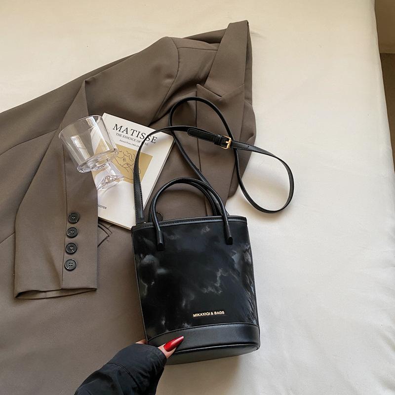 This Year's Popular Bucket Bag Women's 2025 New Fashion Foreign Style Messenger Bag Going Out Portable Small Bag