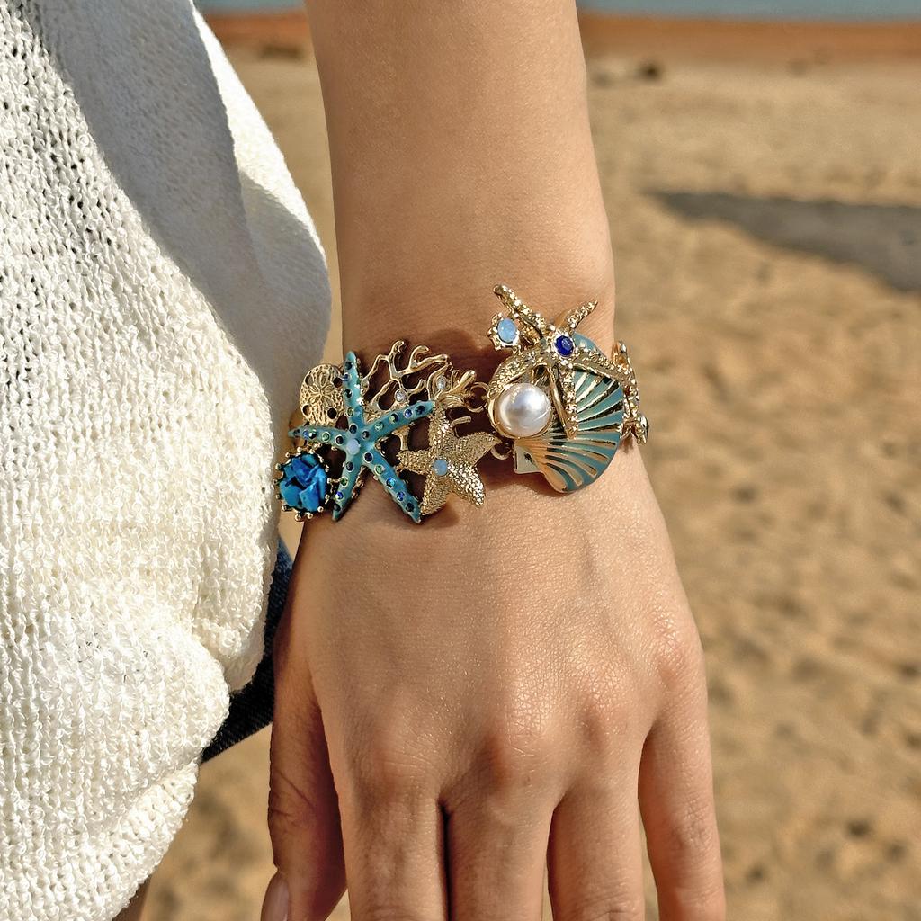 Vintage Ocean Inspired OT Clasp Bracelet for Women Exaggerated Metal Enamel Starfish Shell Coral Style Bracelet Boho Jewelry
