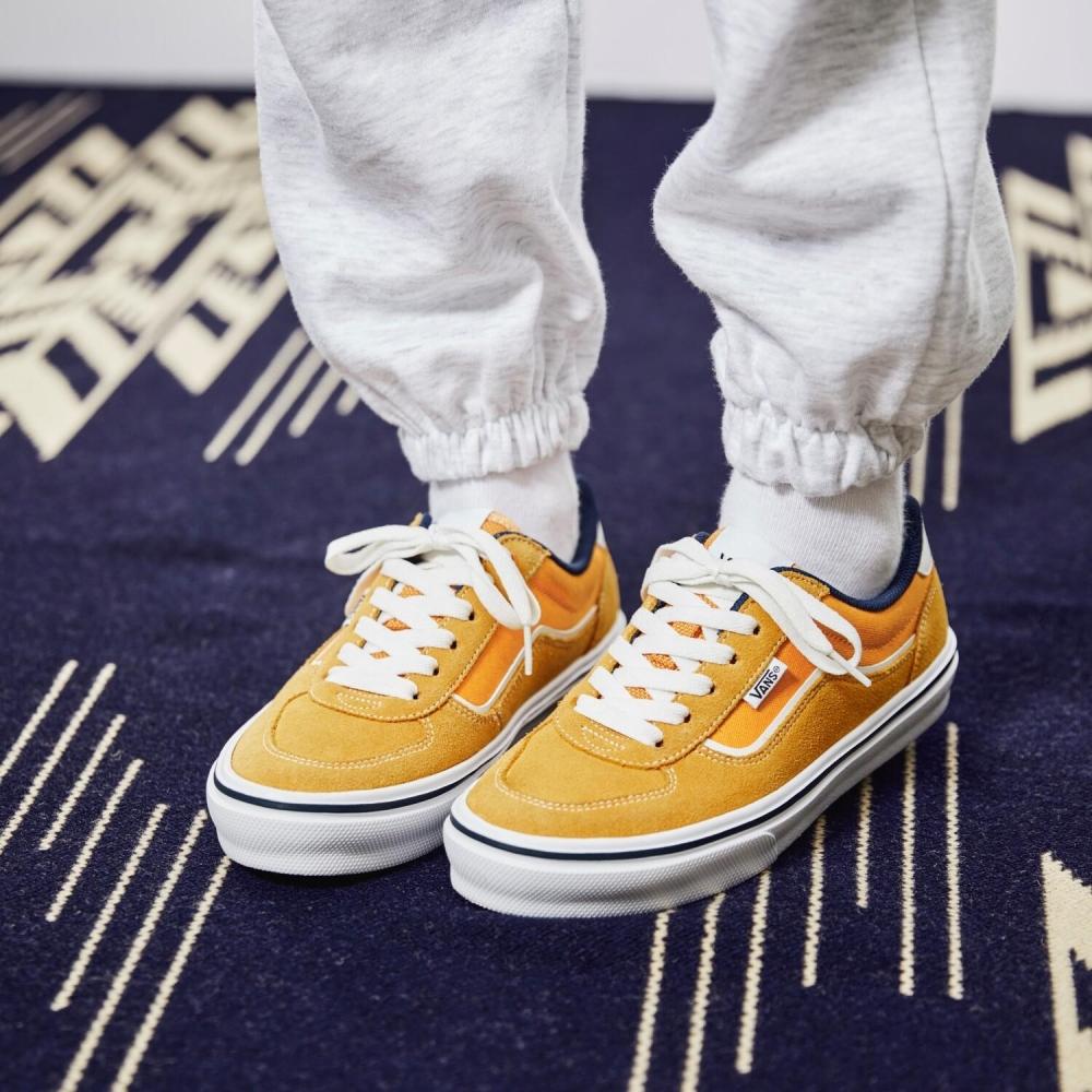 Yellow Orange Vans On Feet Vans Baskets Old Skool Camel Jaune