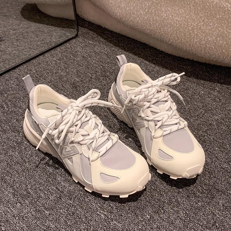 

2025 new models show small feet, thick soles increase height, casual leather sports shoes, women s fashion versatile, comfortable and breathable runni 40