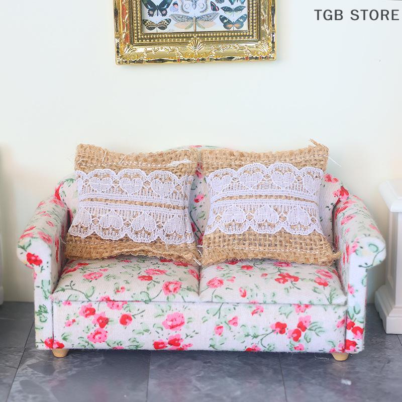 2Pcs 1/12 Mini Lace Pillow Sofa Cushion Living Room Decoration Dollhouse Simulation Decor Accessories