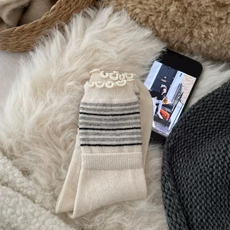 Boneless stacking socks women's socks ins autumn and winter wool socks women's thickened warm fungus lace pinstriped medium tube socks