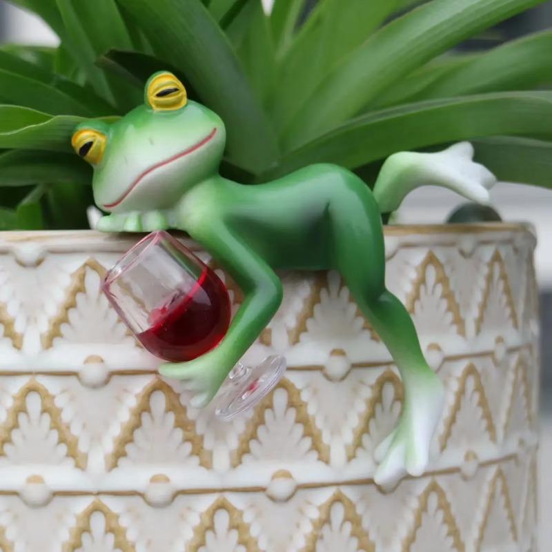 Funny Drinking Frog Statue, Sherum Resin Hanging Pot Hugger Sculpture for Garden, Whimsical Outdoor Vianys Frog Figurine Plant Pot Ornament